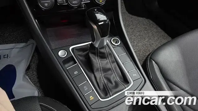 Volkswagen Jetta 2024 — ფოტო 17/36