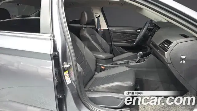Volkswagen Jetta 2024 — ფოტო 11/36