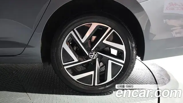 Volkswagen Jetta 2024 — ფოტო 32/36