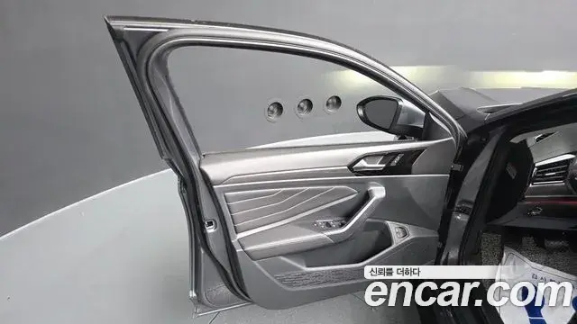 Volkswagen Jetta 2024 — ფოტო 8/36