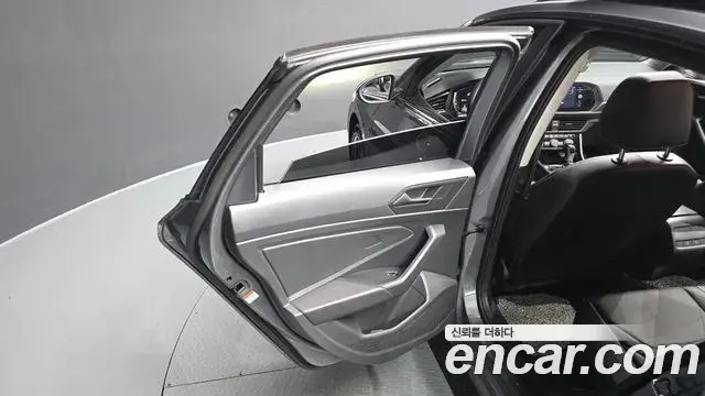 Volkswagen Jetta 2024 — ფოტო 10/36