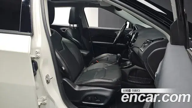 Jeep Compass 2021 — Фото 10/20
