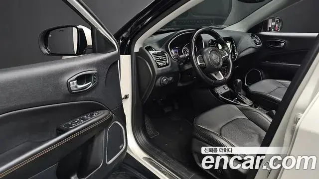 Jeep Compass 2021 — Фото 11/20