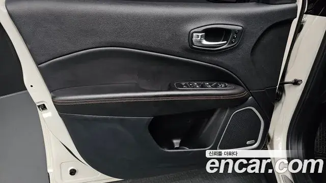 Jeep Compass 2021 — ფოტო 29/31