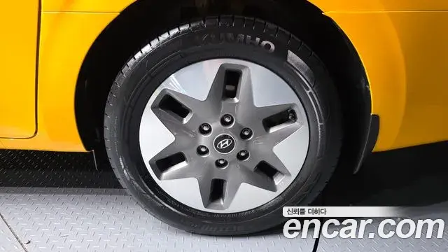 Hyundai Staria 2021 — Фото 5/20