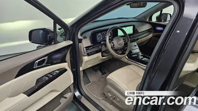 Kia Carnival 2023 — Photo 11/20