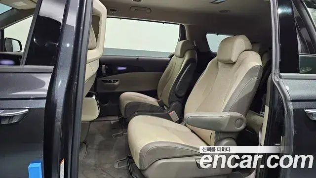 Kia Carnival 2023 — Photo 12/20