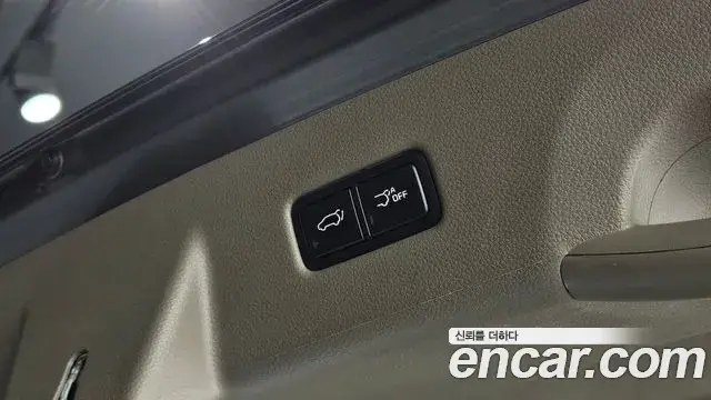 Kia Carnival 2023 — Photo 19/20