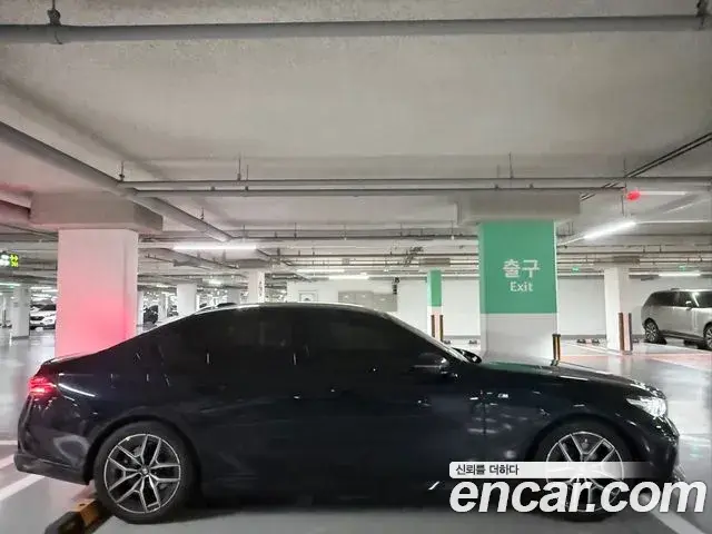 BMW 5 Series 2025 — ფოტო 9/10