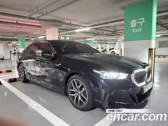 BMW 5 Series 2025 — ფოტო 7/10