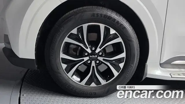 Kia Carnival 2021 — Фото 5/20