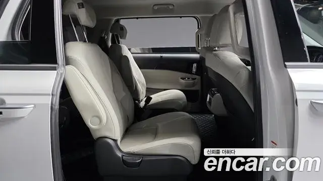 Kia Carnival 2021 — Фото 11/20