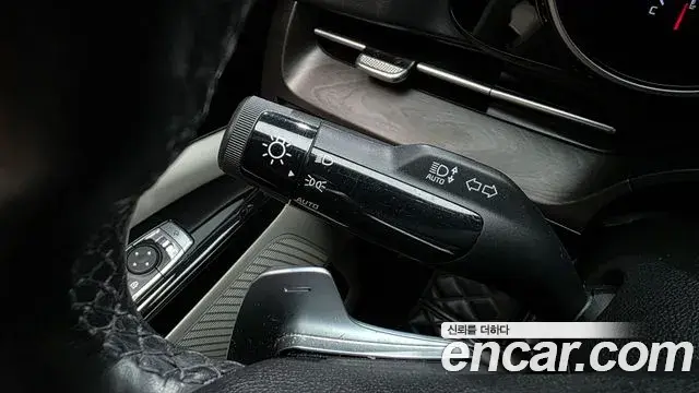Kia Carnival 2021 — Şəkil 24/38