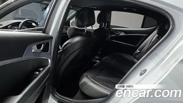 Genesis G70 2019 — ფოტო 7/20