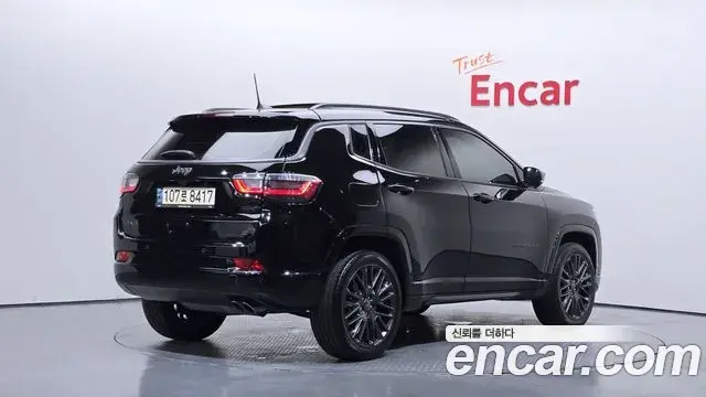 Jeep Compass 2022 — ფოტო 19/35