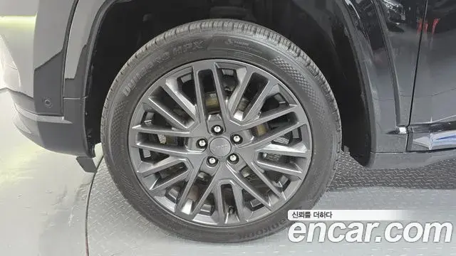 Jeep Compass 2022 — ფოტო 35/35
