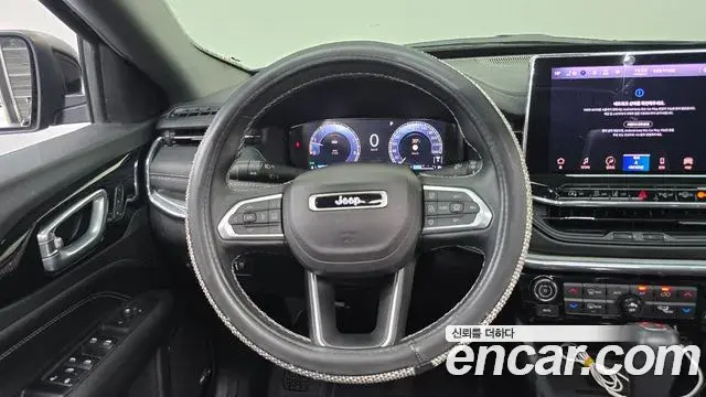 Jeep Compass 2022 — ფოტო 17/35