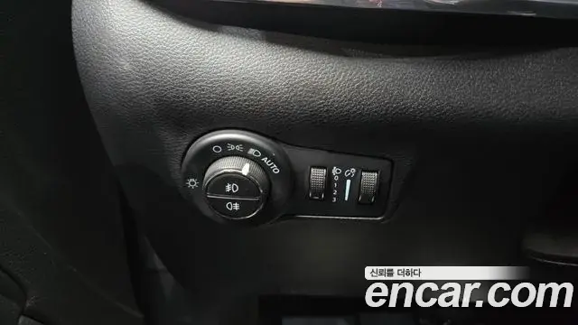 Jeep Compass 2022 — ფოტო 30/35