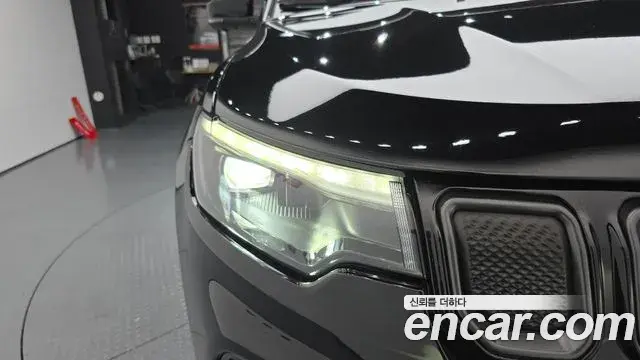 Jeep Compass 2022 — ფოტო 13/35