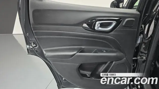 Jeep Compass 2022 — ფოტო 26/35