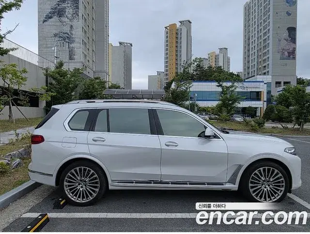 BMW X7 2021 — ფოტო 10/19
