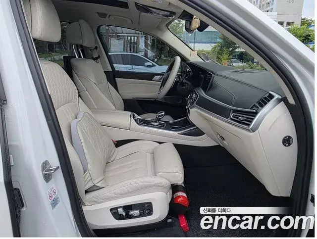 BMW X7 2021 — ფოტო 13/19