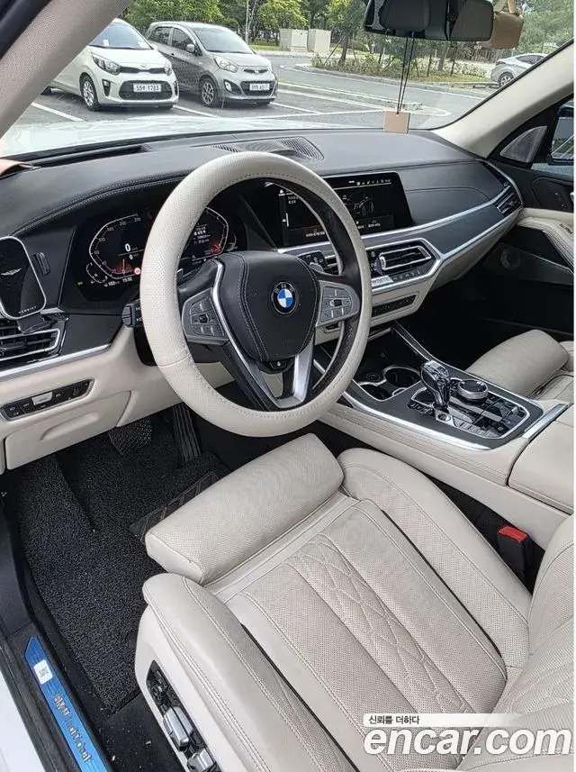 BMW X7 2021 — ფოტო 18/19