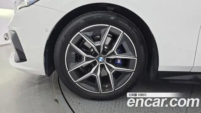 BMW 5 Series 2025 — Photo 3/31