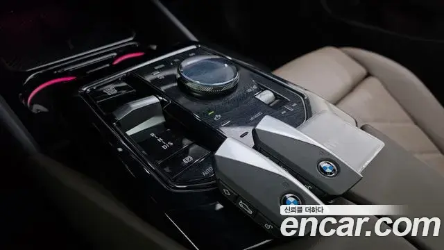 BMW 5 Series 2025 — Photo 18/31