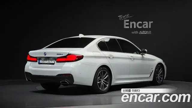 BMW 5 Series 2021 — ფოტო 17/32