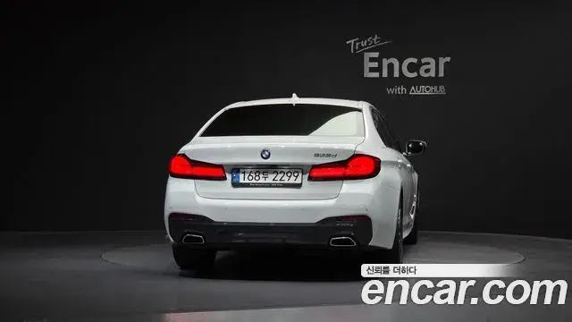 BMW 5 Series 2021 — ფოტო 13/32