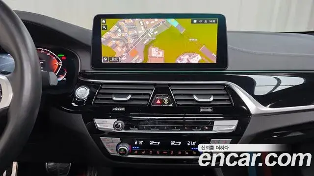 BMW 5 Series 2021 — ფოტო 31/32