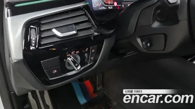 BMW 5 Series 2021 — ფოტო 29/32