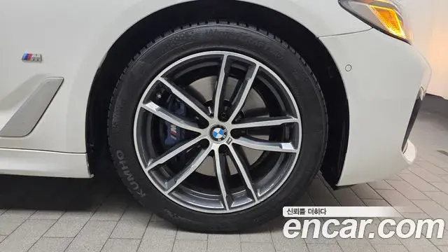 BMW 5 Series 2021 — ფოტო 15/32