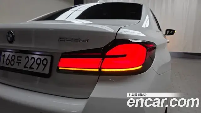 BMW 5 Series 2021 — ფოტო 22/32
