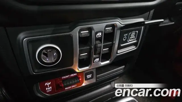 Jeep Wrangler 2018 — Photo 27/28
