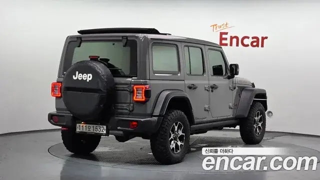 Jeep Wrangler 2019 — Şəkil 18/28