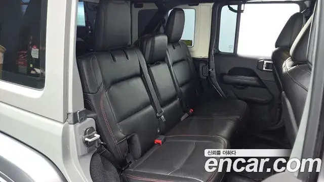 Jeep Wrangler 2019 — Şəkil 12/28