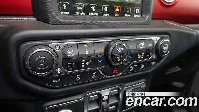 Jeep Wrangler 2019 — Şəkil 26/28