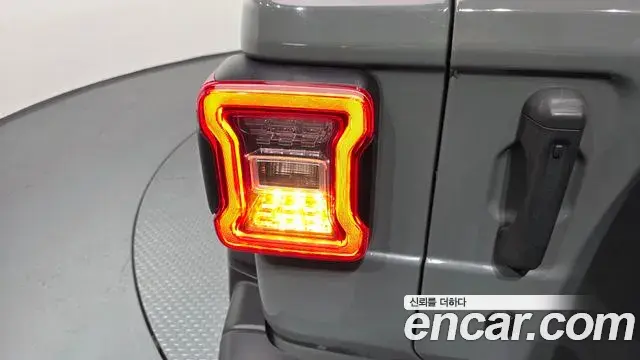 Jeep Wrangler 2019 — Şəkil 8/28