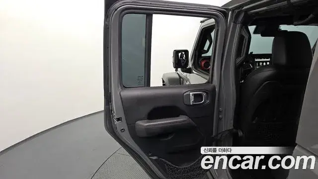 Jeep Wrangler 2019 — Şəkil 21/28