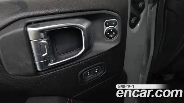 Jeep Wrangler 2019 — Şəkil 14/28