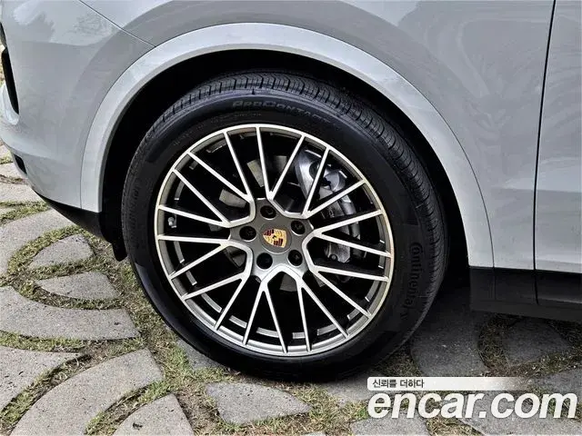 Porsche Cayenne 2023 — Photo 8/20