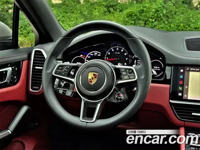 Porsche Cayenne 2023 — Photo 17/20