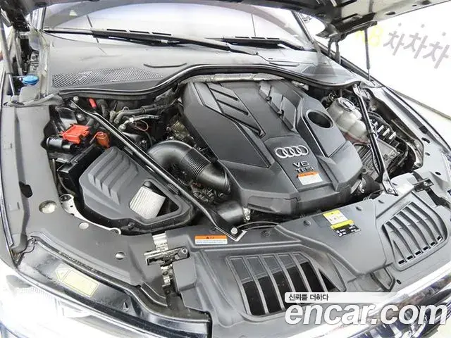 Audi A8 2021 — ფოტო 16/20