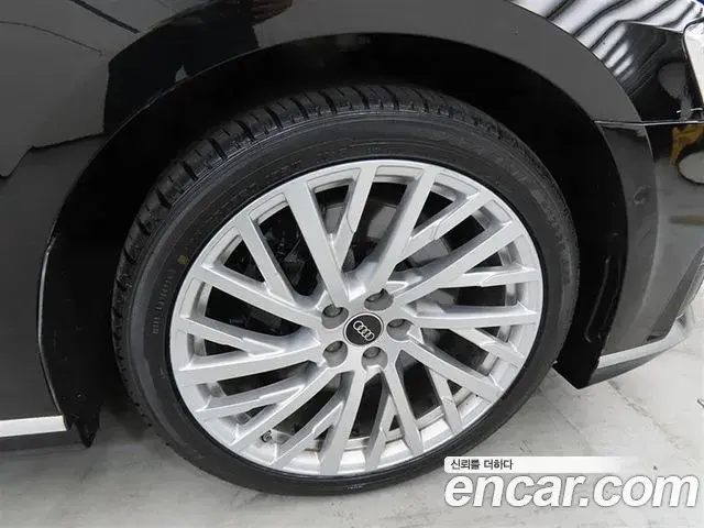 Audi A8 2021 — ფოტო 5/20