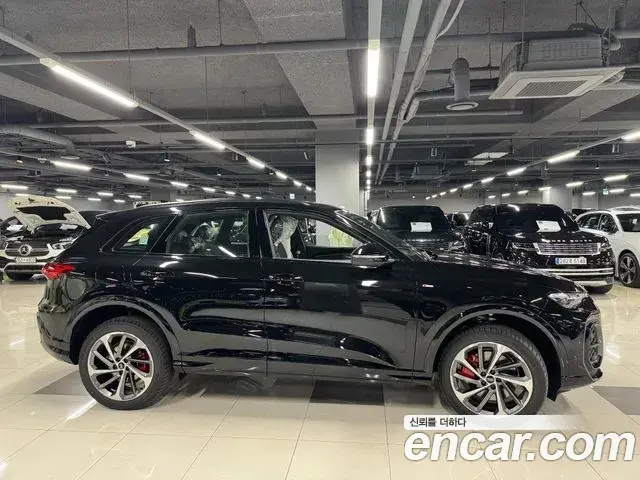 Audi Q5 2025 — Photo 1/16