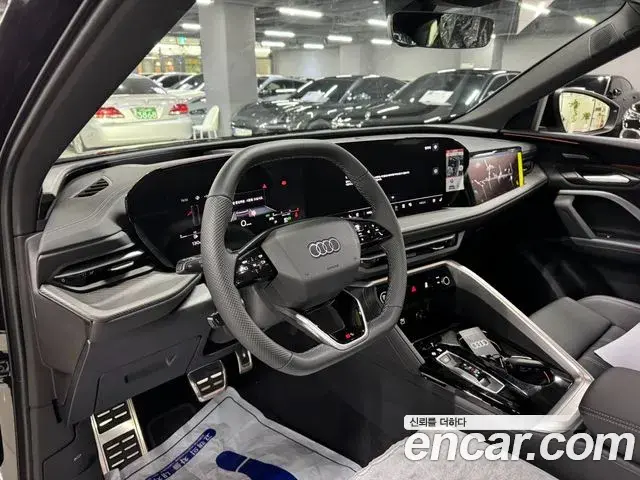 Audi Q5 2025 — Photo 2/16