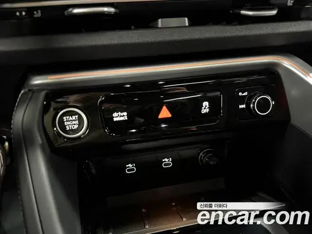 Audi Q5 2025 — Photo 4/16