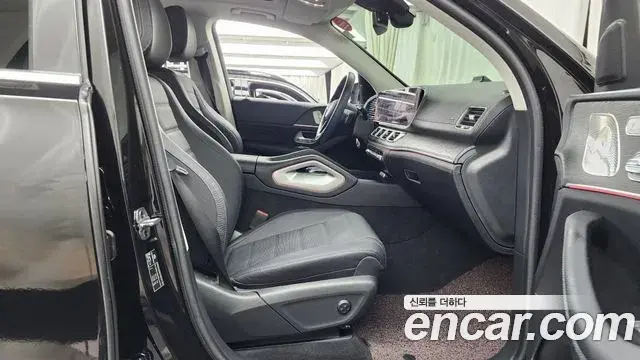 Mercedes-Benz GLE-Class 2024 — Photo 28/33